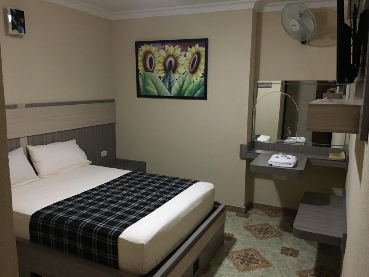 Hotel Don Juan Буґа Екстер'єр фото